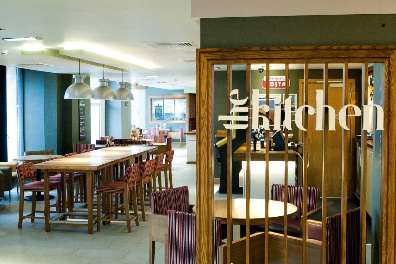 Premier Inn Edinburgh Princes Street Екстер'єр фото