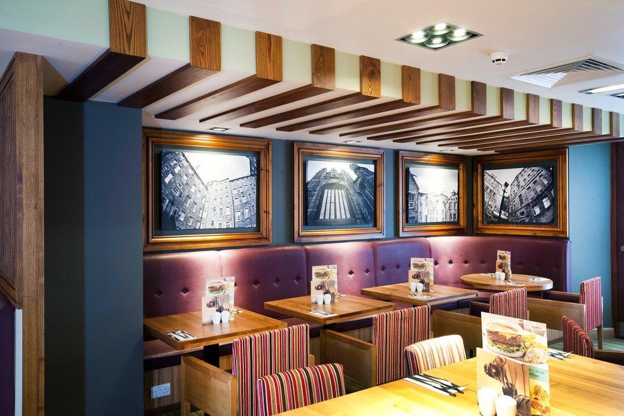 Premier Inn Edinburgh Princes Street Екстер'єр фото