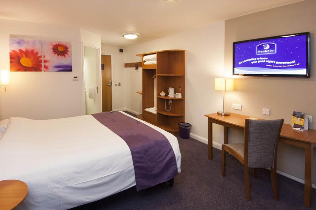 Premier Inn Edinburgh Princes Street Екстер'єр фото