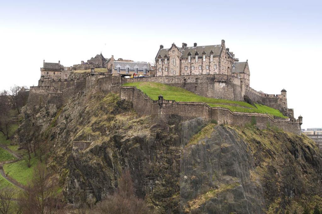 Premier Inn Edinburgh Princes Street Екстер'єр фото
