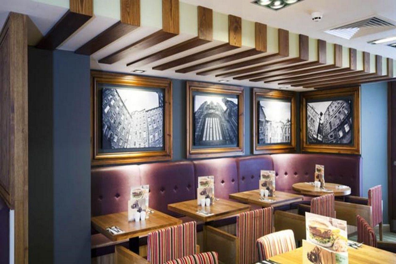 Premier Inn Edinburgh Princes Street Екстер'єр фото