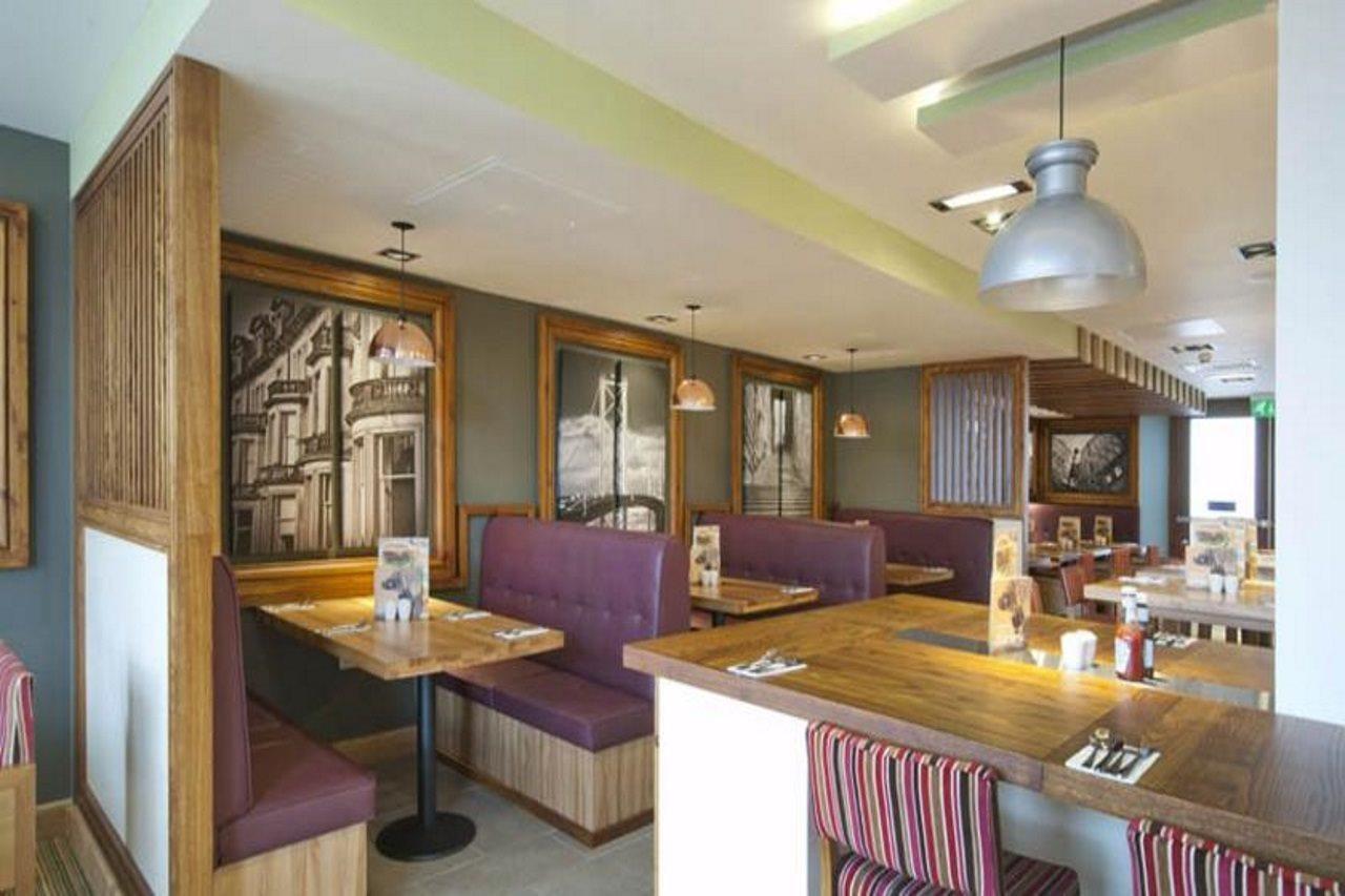 Premier Inn Edinburgh Princes Street Екстер'єр фото