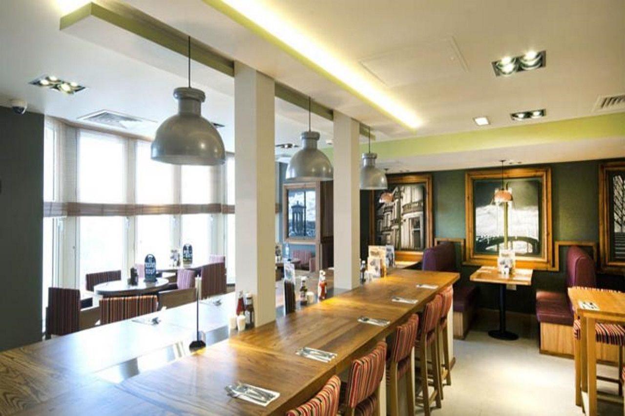 Premier Inn Edinburgh Princes Street Екстер'єр фото