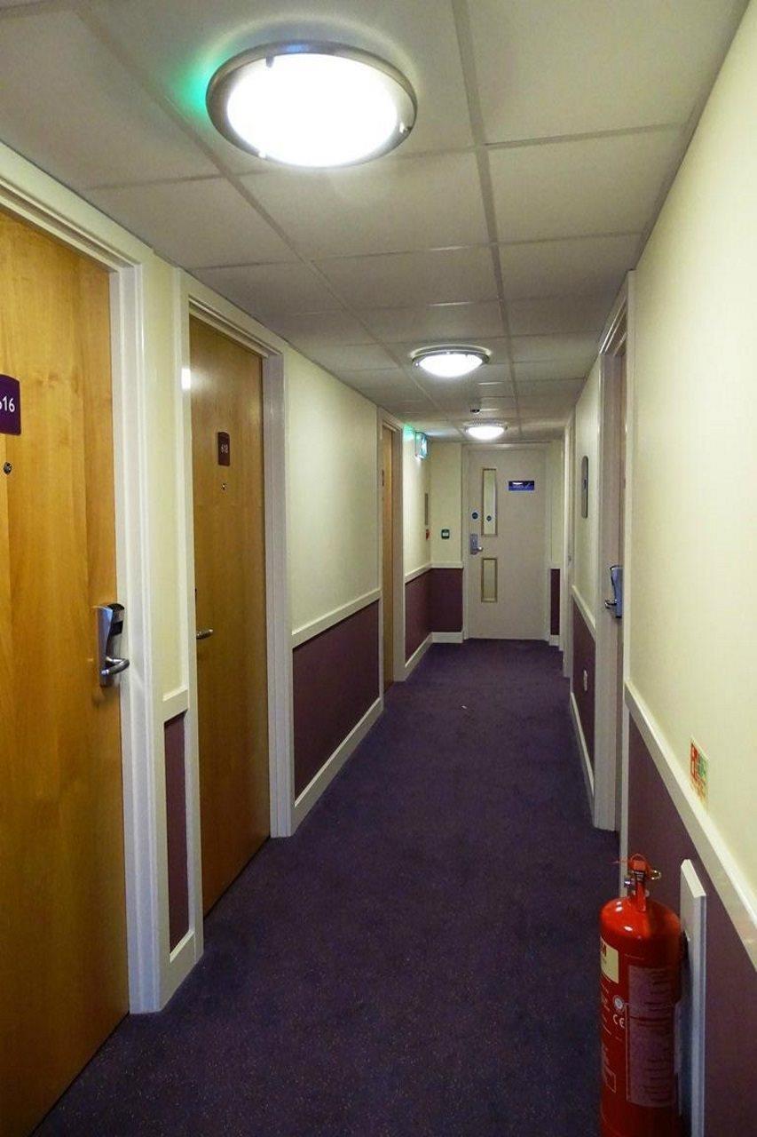 Premier Inn Edinburgh Princes Street Екстер'єр фото