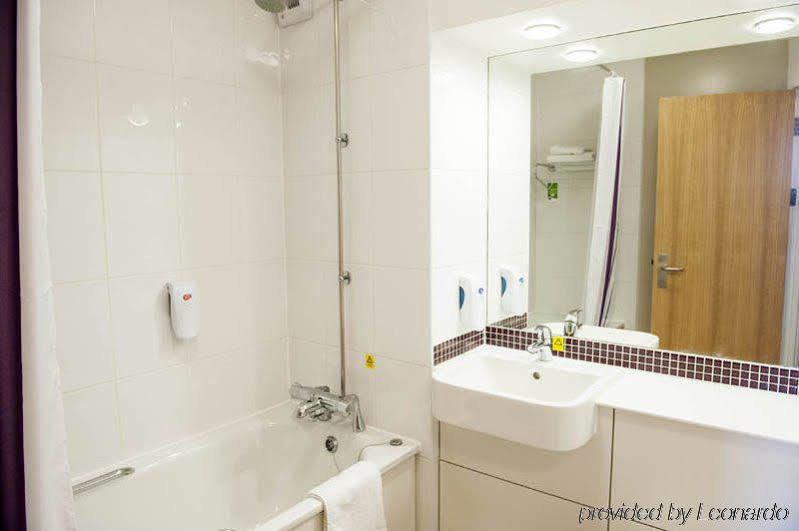 Premier Inn Edinburgh Princes Street Екстер'єр фото