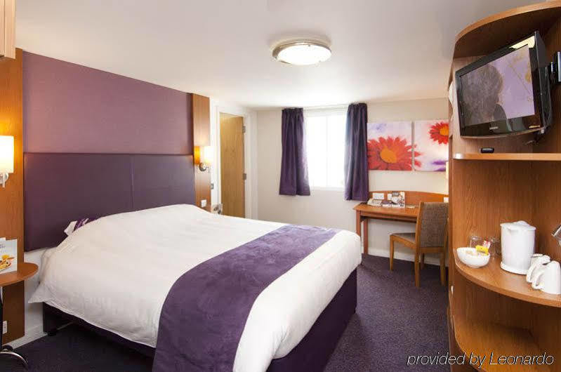 Premier Inn Edinburgh Princes Street Екстер'єр фото