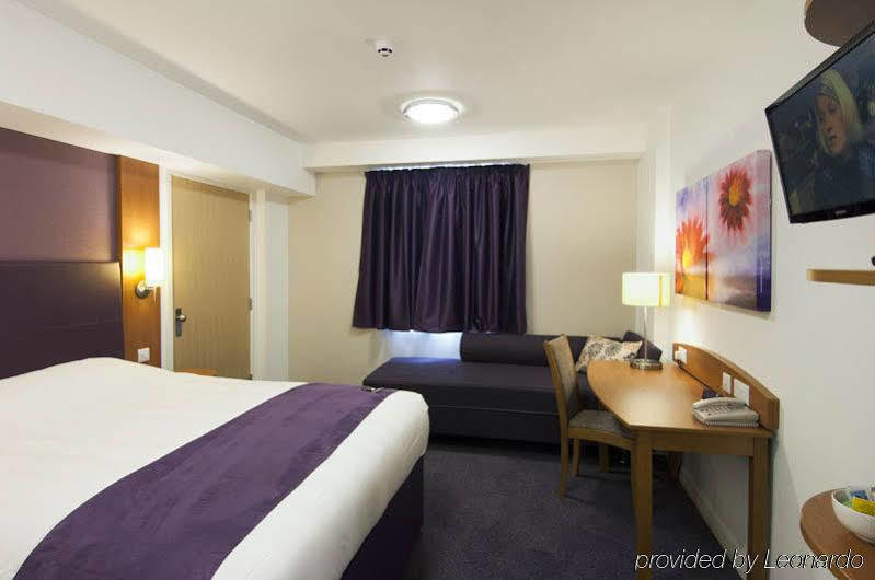 Premier Inn Edinburgh Princes Street Екстер'єр фото
